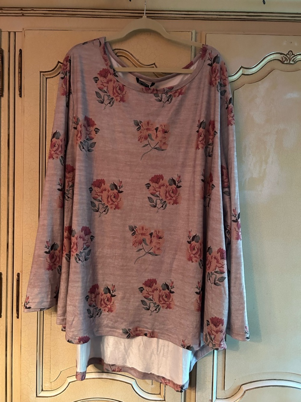 NWT BloomChic 28 Rose-Print Long Sleeve Top